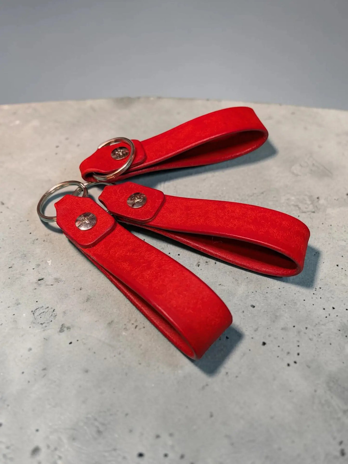 LwLeatherworking handmade red Badalassi Pueblo full grain leather keychain with silver ring. Minimalist design.